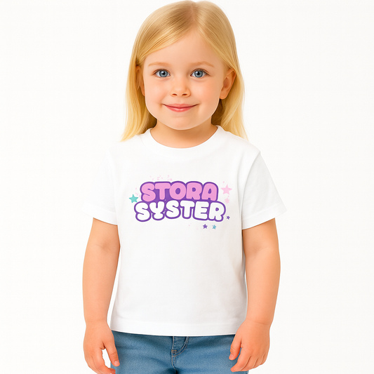 Storasyster T-shirt vit på en blond flicka